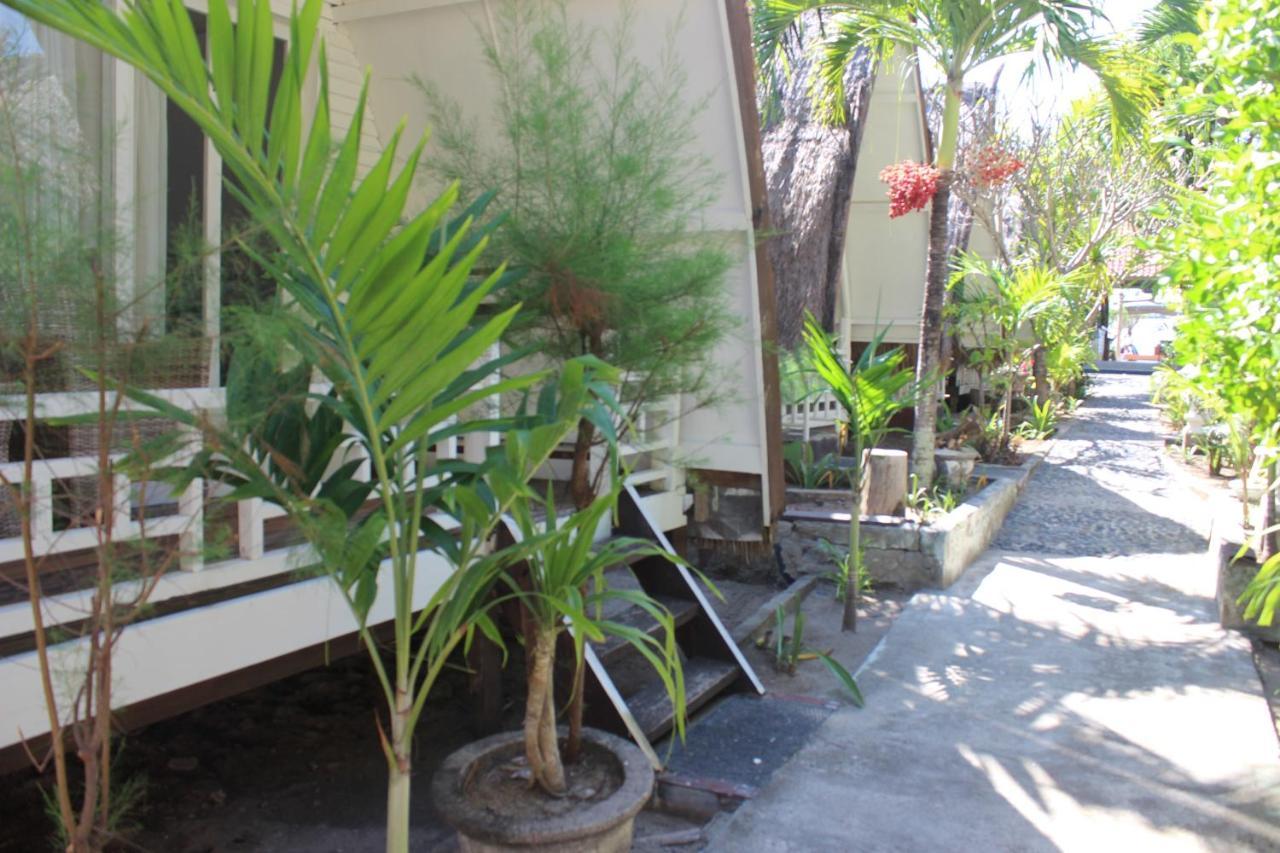 Coral Beach Seaside Gili Trawangan Exterior photo