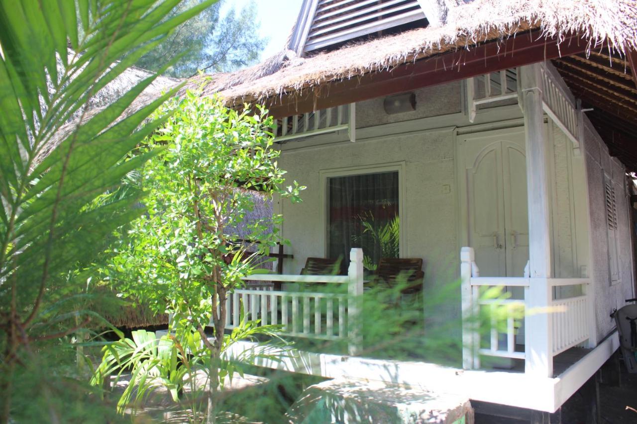 Coral Beach Seaside Gili Trawangan Exterior photo