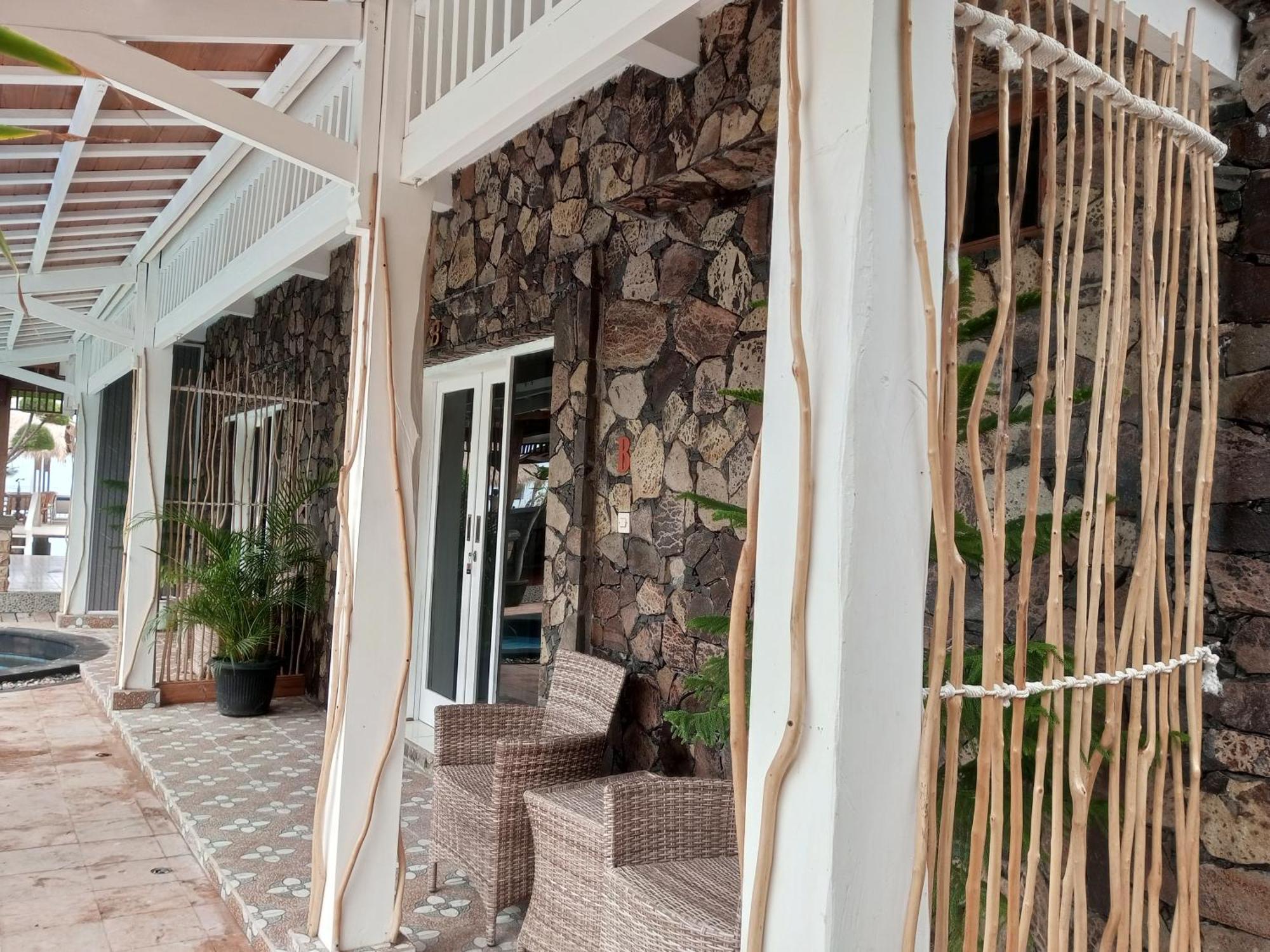 Coral Beach Seaside Gili Trawangan Exterior photo