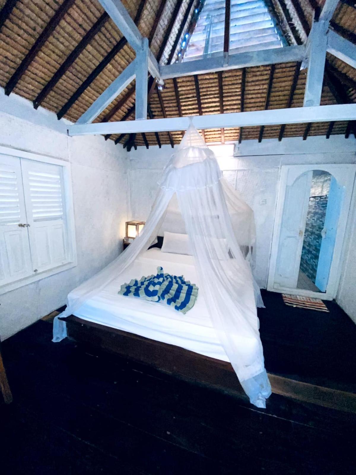 Coral Beach Seaside Gili Trawangan Exterior photo